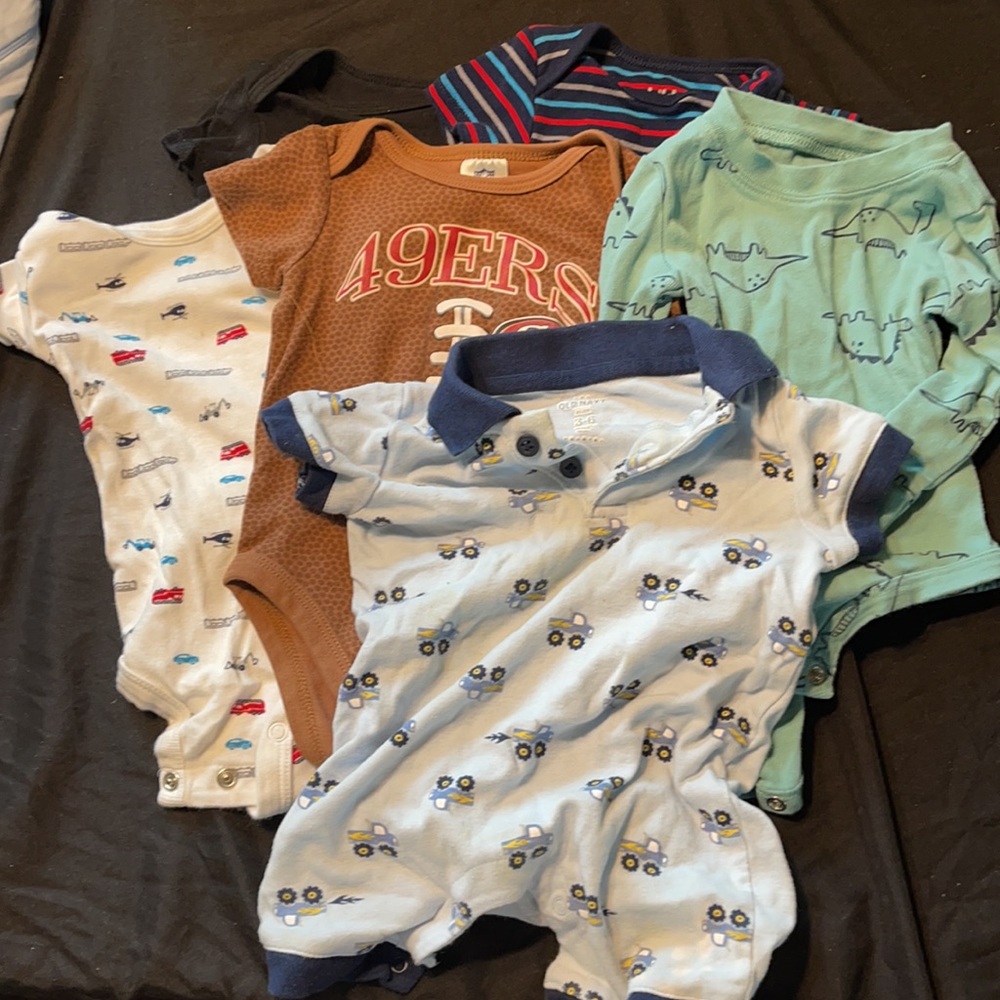6 onesies Boy 6 Months 49er, old navy carters etc